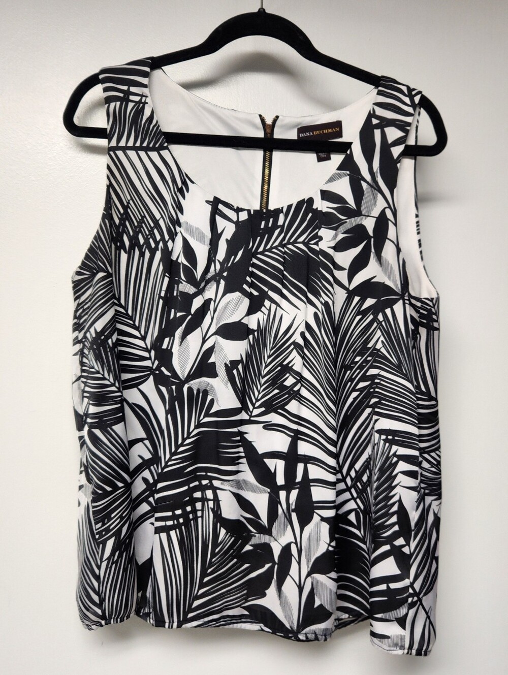 Dana Buchman Black & White Tropical Leaf Sleeveless Camisole